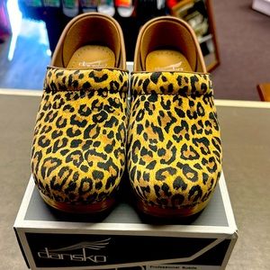 Dansko Professional Suede Leopard 37